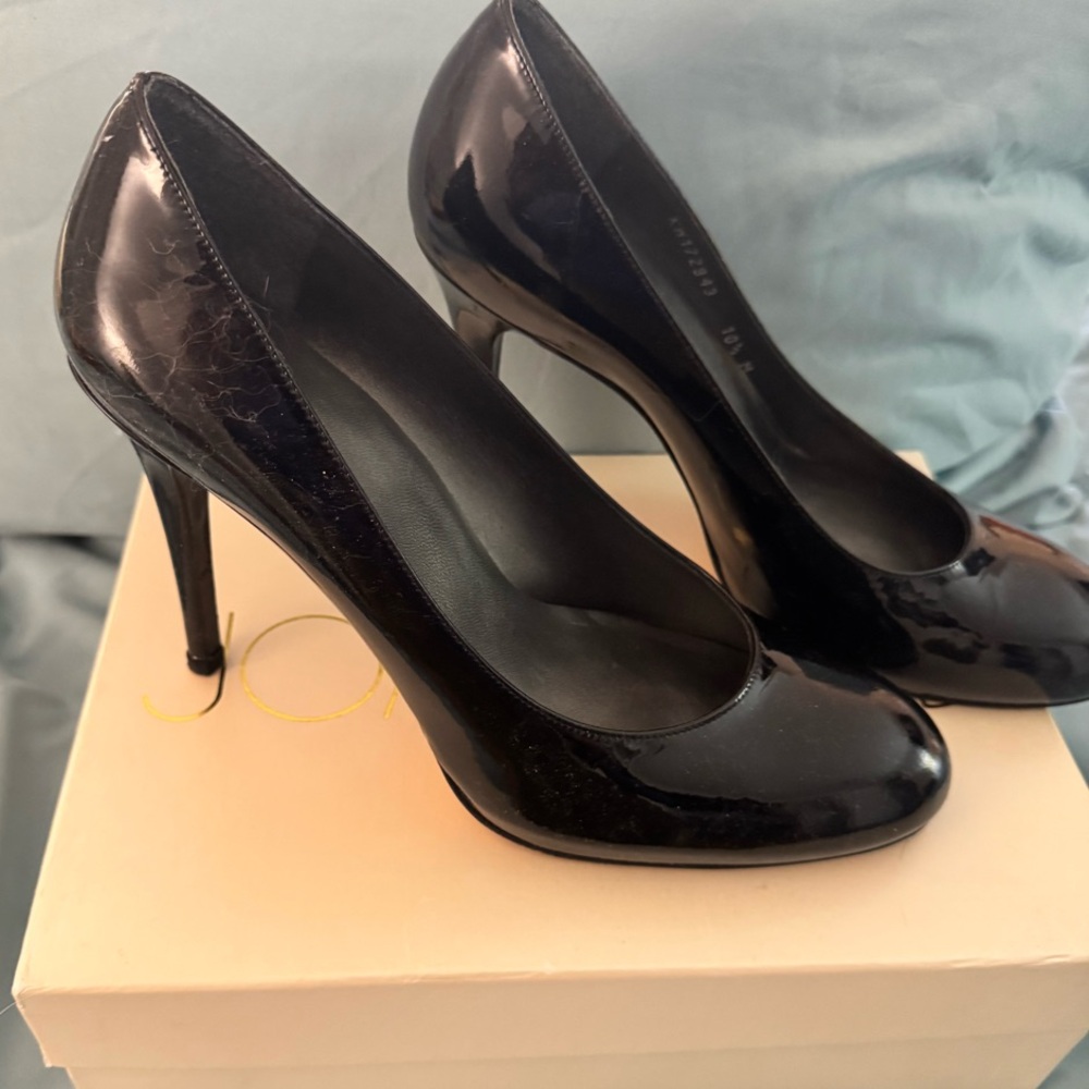 Stuart Weitzman Black Heels with Glossy Patent Leather and High Stiletto